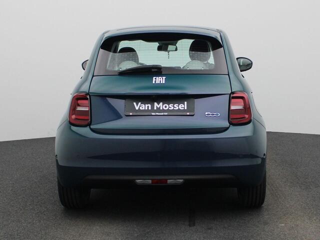 Fiat 500 500e 42 kWh La Prima | Climate Control / ECC, | Licht metalen velgen 17 inch | Cruise control | |Navigatie | Lederen bekleding | Stoelverwarming | LED koplampen | Park Distance Control voor en achter | Achteruitrijcamera |