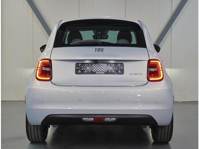 Fiat 500 1.0 Hybrid La Prima | Camera | Stoleverwarming | ClimateControl | Panoramadak | Keyless Start | CruiseControl | Navigatie | AppleCarPlay/AndroidAuto |