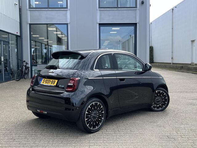 Fiat 500 3+1 La Prima 42 kWh | Leder/Navi/Camera/Adapt.Cruise/Clima/Stoelverwarming/17" All Season banden