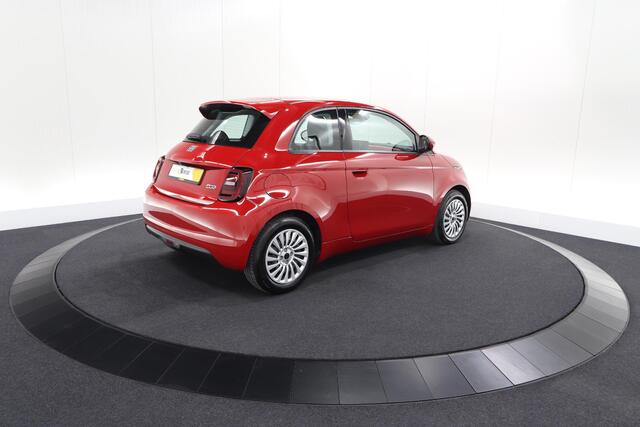 Fiat 500 Urban 42 kWh | SOH 97,9% 3 Fase | Camera | Apple Carplay | Keyless start | 97,9% SOH