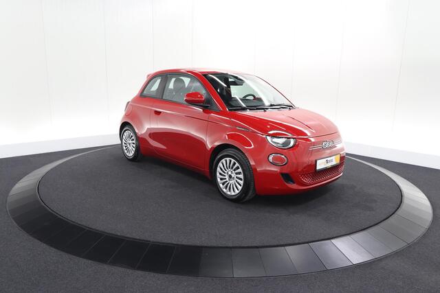 Fiat 500 Urban 42 kWh | SOH 97,9% 3 Fase | Camera | Apple Carplay | Keyless start | 97,9% SOH