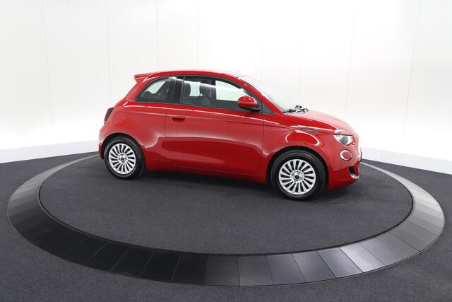 Fiat 500 Urban 42 kWh | SOH 97,9% 3 Fase | Camera | Apple Carplay | Keyless start | 97,9% SOH