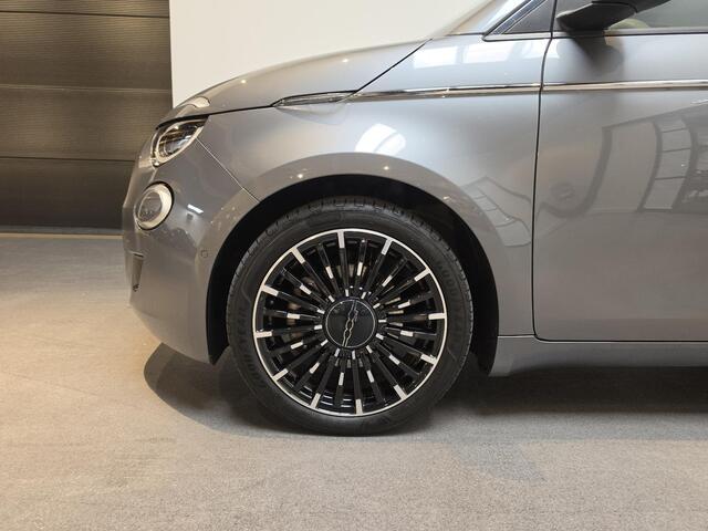 Fiat 500 La Prima 42 kWh - Apple Carplay/Android Auto - Stoelverwarming - Panoramadak - Adaptive Cruise