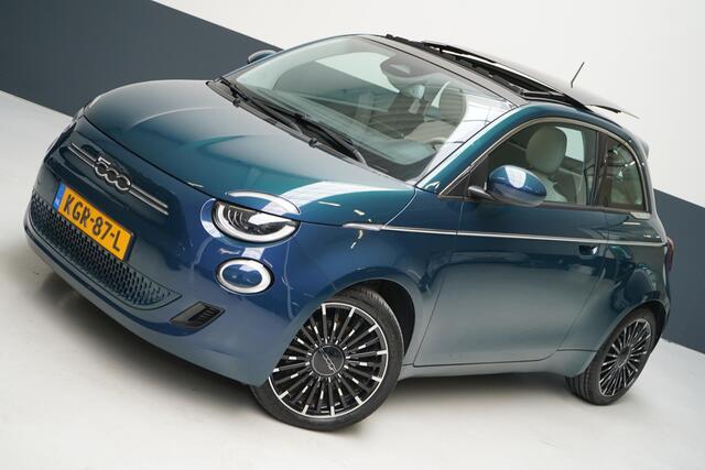 Fiat 500 La Prima 42 kWh | Schuif/kanteldak | Carplay | Adaptive cruise | Parkeersensoren | Pack winter | Lm velgen