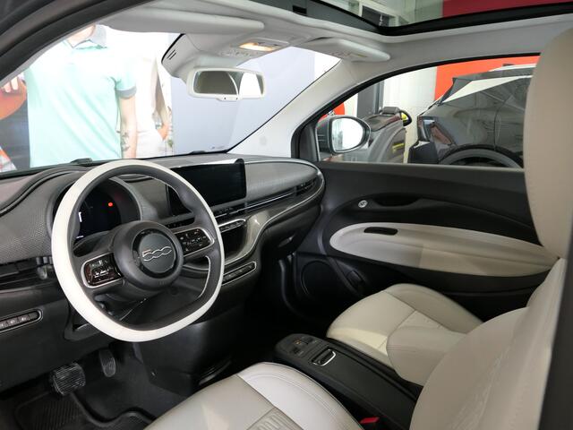 Fiat 500 La Prima 42 kWh - Panoramadak! - Lederen bekleding - Dodehoek - Stoelverwarming - Adaptive cruise