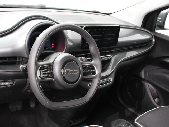 Fiat 500 Urban 42 kWh Airco Climatronic 360 Camera Stoelverwarming Keyless Wireless CarPlay Dodehoek Assistant 85 kW Charger Actieradius 320km WLTP