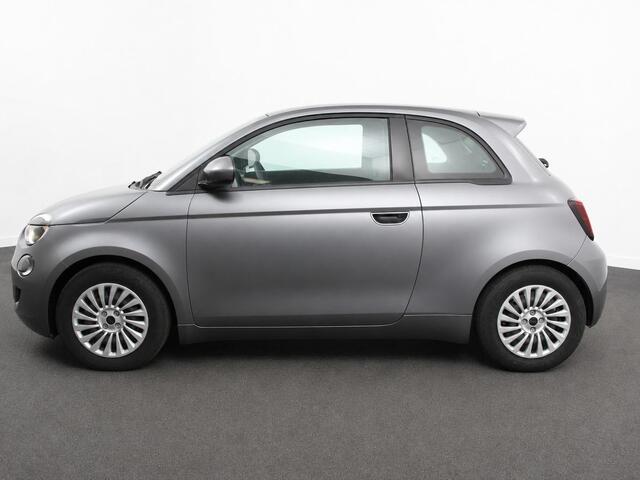 Fiat 500 Urban 42 kWh Airco Climatronic 360 Camera Stoelverwarming Keyless Wireless CarPlay Dodehoek Assistant 85 kW Charger Actieradius 320km WLTP