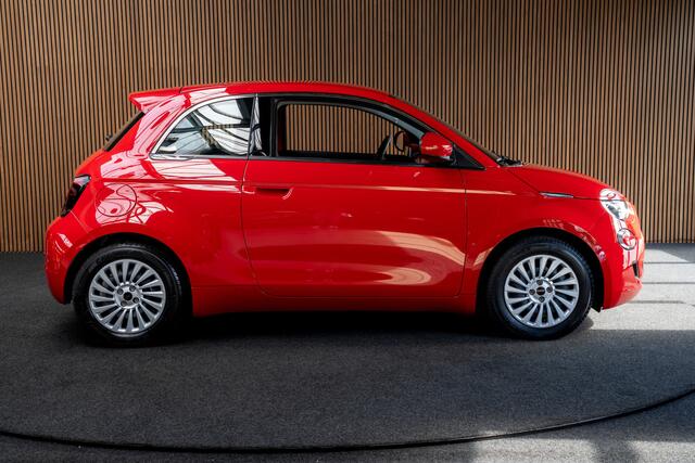 Fiat 500 24 kWh 3- Fase SOH: 93,8% Navi Airco LED Cruise C. Carplay Stoelverwarming LM velgen BTW auto