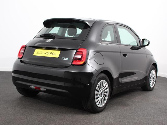 Fiat 500 Urban 42 kWh Airco Climatronic 360 Camera Stoelverwarming Keyless Wireless CarPlay Dodehoek Assistant 85 kW Charger Actieradius 320km WLTP