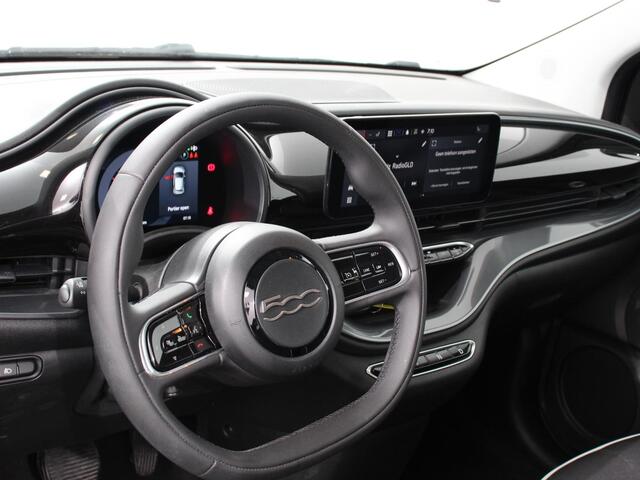 Fiat 500 Urban 42 kWh Airco Climatronic 360 Camera Stoelverwarming Keyless Wireless CarPlay Dodehoek Assistant 85 kW Charger Actieradius 320km WLTP