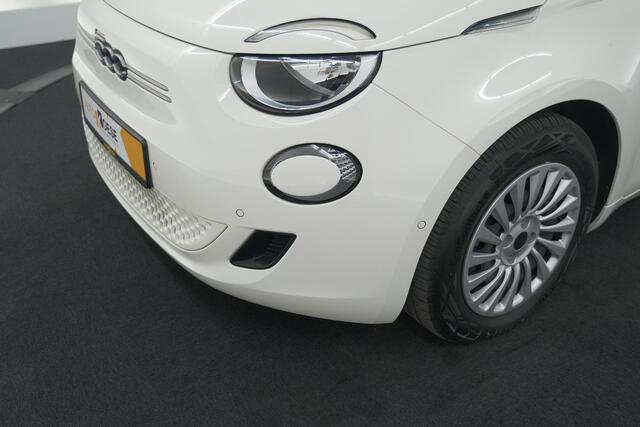 Fiat 500 Urban 42 kWh | SOH 96.8% | 3 Fase Laadfunctie | Camera | Apple Carplay | Parkeersensoren