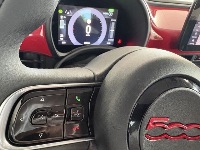 Fiat 500 RED 24 kWh Achteruitrijcamera - Apple carplay - Navigatie - Parkeersensor achter - Draadloze telefoonoplader - Airco - Bluetooth - Cruise control - Keyless start - Radio - Stuur multifunctioneel - Elektrische ramen - Led verlichting - Licht metalen velgen