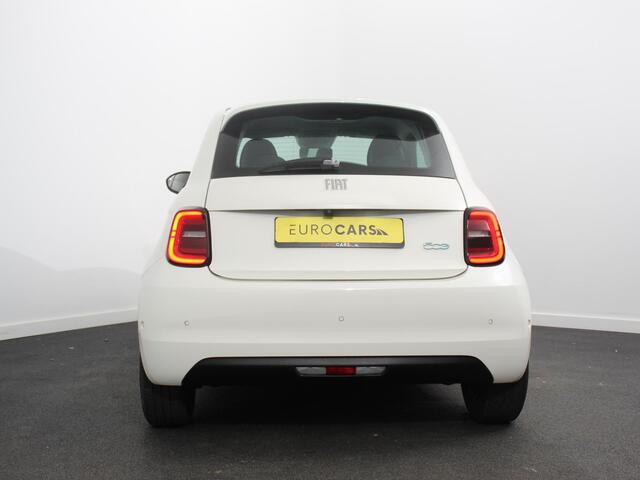 Fiat 500 Urban 42 kWh Airco Climate control 360 Camera Stoelverwarming Keyless Wireless CarPlay Dodehoek Assistant 85 kW Charger Actieradius 320km WLTP
