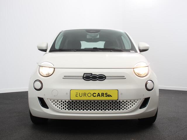 Fiat 500 Urban 42 kWh Airco Climate control 360 Camera Stoelverwarming Keyless Wireless CarPlay Dodehoek Assistant 85 kW Charger Actieradius 320km WLTP