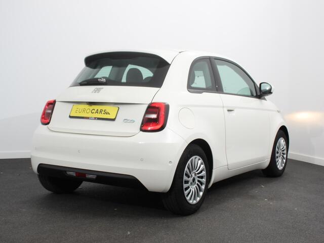 Fiat 500 Urban 42 kWh Airco Climate control 360 Camera Stoelverwarming Keyless Wireless CarPlay Dodehoek Assistant 85 kW Charger Actieradius 320km WLTP