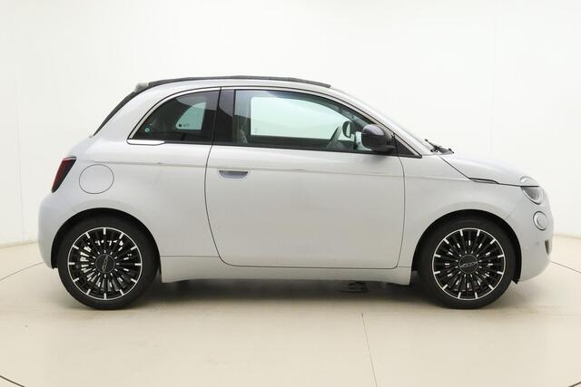 Fiat 500 1.0 Hybrid La Prima Cabrio | DEMO | Lederen bekleding | Camera | 8 Jaar speciale garantie | Parkeersensoren | Climate control