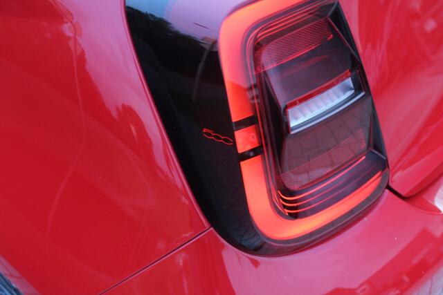 Fiat 500 La Prima 42 kWh Pano-Clima-Cruise-Led-Navi-Leder-Camera-JBL 6.000 KM !!