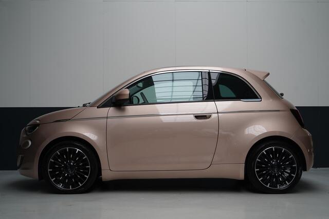 Fiat 500 La Prima 42 kWh | SoH 97,6% | Leder | Lm velgen | Navigatie | Carplay |