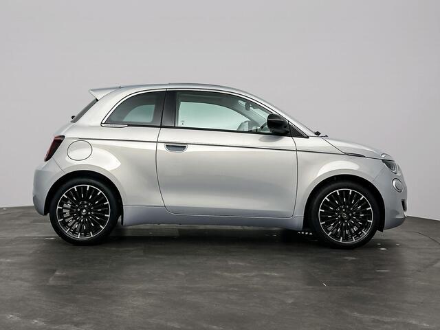 Fiat 500 1.0 Hybrid La Prima | Camera | Navigatie | Stoelverwarming | Panoramadak | Keyless | 2+6 jaar garantie |