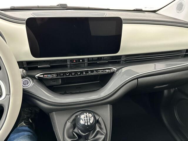 Fiat 500 1.0 Hybrid La Prima | Camera | Navigatie | Stoelverwarming | Panoramadak | Keyless | 2+6 jaar garantie |
