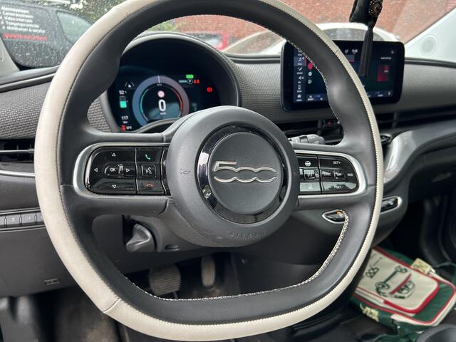 Fiat 500 La Prima 42 kWh // FULL LED // NAVI + CARPLAY // PANO-DAK // CAMERA // PDC V+A // ADAPTIVE CRUISE