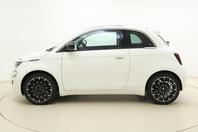 Fiat 500 La Prima 42 kWh | Glazen dak | Cruise control | Camera | Elektrisch verstelbare spiegels