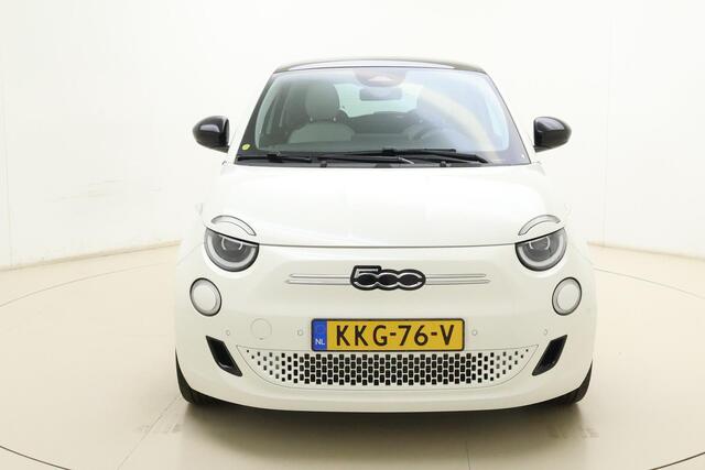 Fiat 500 La Prima 42 kWh | Glazen dak | Cruise control | Camera | Elektrisch verstelbare spiegels