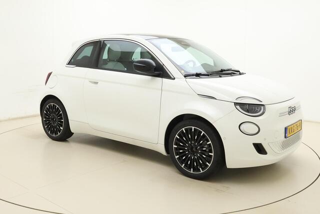 Fiat 500 La Prima 42 kWh | Glazen dak | Cruise control | Camera | Elektrisch verstelbare spiegels