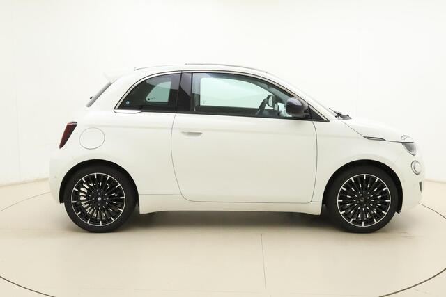 Fiat 500 La Prima 42 kWh | Glazen dak | Cruise control | Camera | Elektrisch verstelbare spiegels