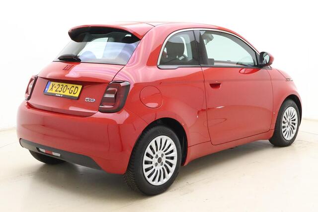 Fiat 500 RED 24 kWh | Navigatie | Climate control | Weinig kilometers | Keyless start | Cruise control | 100% Elektrisch