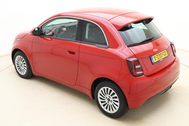 Fiat 500 RED 24 kWh | Navigatie | Climate control | Weinig kilometers | Keyless start | Cruise control | 100% Elektrisch