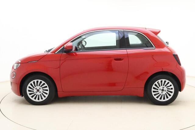Fiat 500 RED 24 kWh | Navigatie | Climate control | Weinig kilometers | Keyless start | Cruise control | 100% Elektrisch