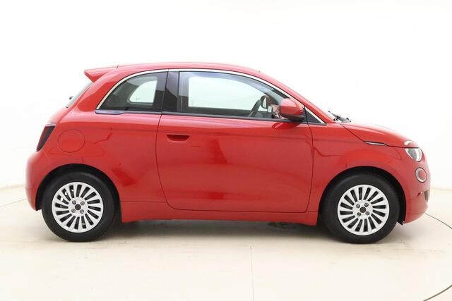 Fiat 500 RED 24 kWh | Navigatie | Climate control | Weinig kilometers | Keyless start | Cruise control | 100% Elektrisch