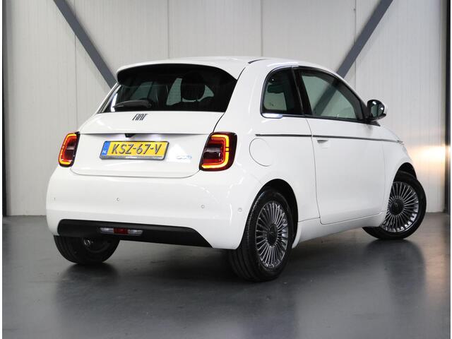 Fiat 500 Icon 42 kWh 118PK | 1ste eigenaar | AppleCarplay/AndroidAuto | Armsteun | Camera | Climate Control | Cruise Control | StoelVerwarming | Isofix | Parkeersensoren | DAB Radio |