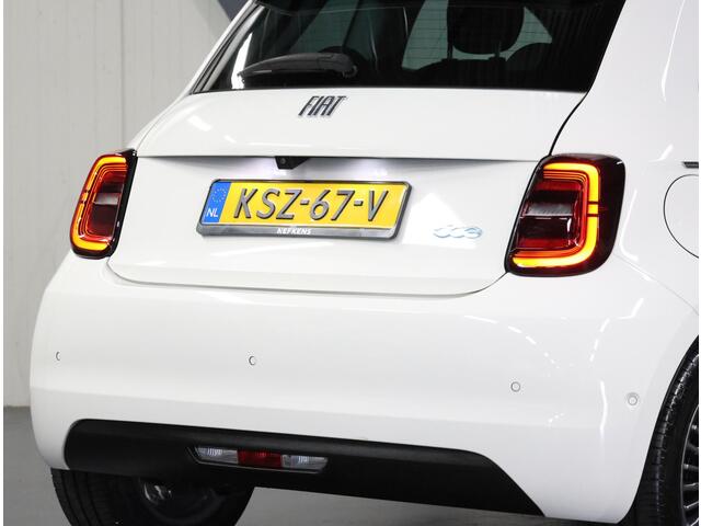 Fiat 500 Icon 42 kWh 118PK | 1ste eigenaar | AppleCarplay/AndroidAuto | Armsteun | Camera | Climate Control | Cruise Control | StoelVerwarming | Isofix | Parkeersensoren | DAB Radio |