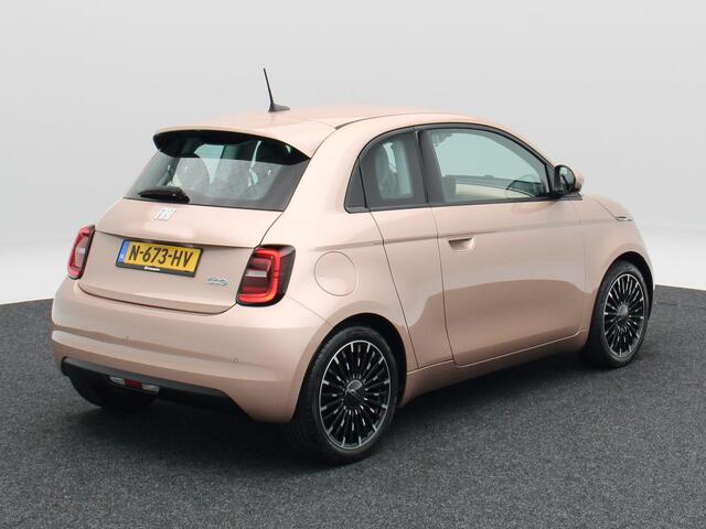 Fiat 500 3+1 Icon 42 kWh | Navigatie | Climate Controle | 17 Inch | Parkeersensoren | Bluetooth | 40.959 Km!!