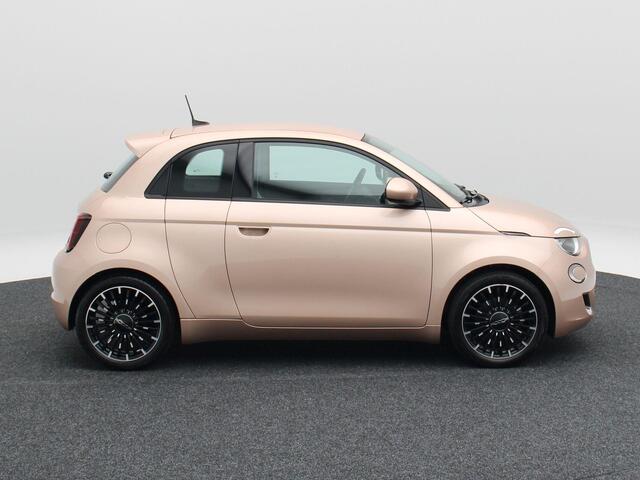 Fiat 500 3+1 Icon 42 kWh | Navigatie | Climate Controle | 17 Inch | Parkeersensoren | Bluetooth | 40.959 Km!!