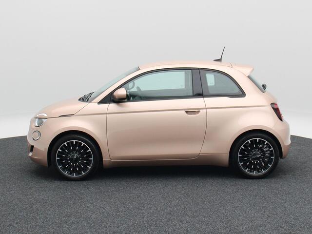 Fiat 500 3+1 Icon 42 kWh | Navigatie | Climate Controle | 17 Inch | Parkeersensoren | Bluetooth | 40.959 Km!!