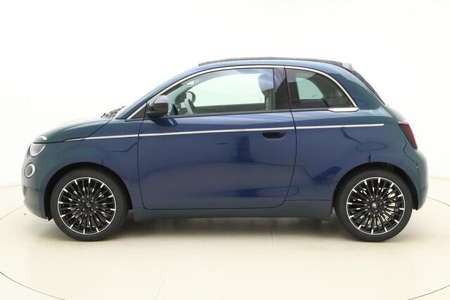 Fiat 500 1.0 Hybrid La Prima | Cabrio | Lederen bekleding | Keyless | Camera | Cruise control | Lichtmetalen velgen | Navigatie | Draadloze apple carplay/android auto | JBL audio