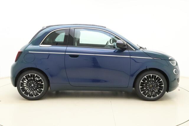 Fiat 500 1.0 Hybrid La Prima | Cabrio | Lederen bekleding | Keyless | Camera | Cruise control | Lichtmetalen velgen | Navigatie | Draadloze apple carplay/android auto | JBL audio