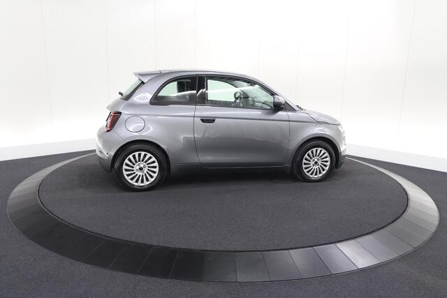 Fiat 500 Urban 42 kWh | SOH 97.6% | 3 Fase Laadfunctie | Camera | Apple Carplay | Parkeersensoren