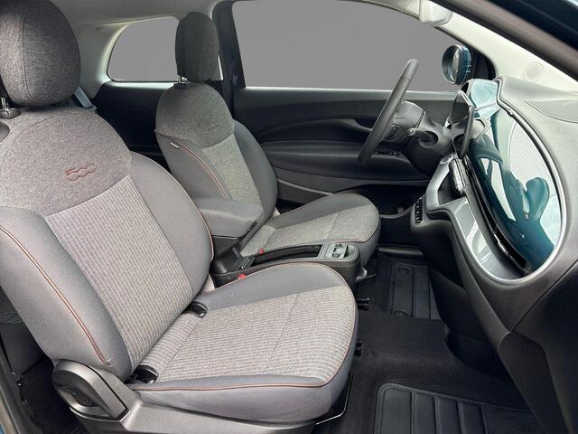 Fiat 500 Icon 42 kWh | Navigatie | Stoelverwarming | Parkeersensoren Voor + achter | Camera | Apple carplay/Andoird Auto |