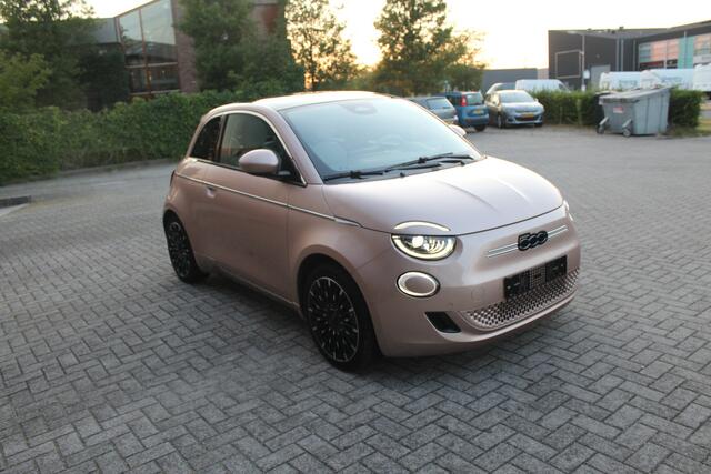 Fiat 500 La Prima 42 kWh Clima-Camera-Leder-Stoelverwarming-JBL-Pano
