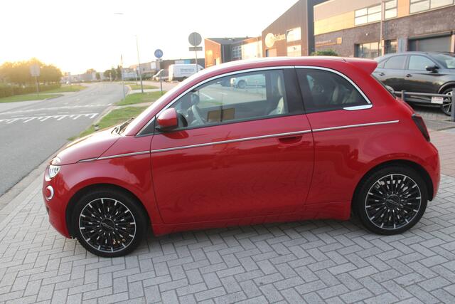 Fiat 500 La Prima 42 kWh Pano-Clima-Cruise-Led-Navi-Leder-Camera-JBL
