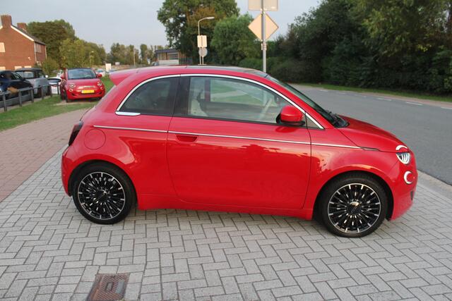 Fiat 500 La Prima 42 kWh Pano-Clima-Cruise-Led-Navi-Leder-Camera-JBL
