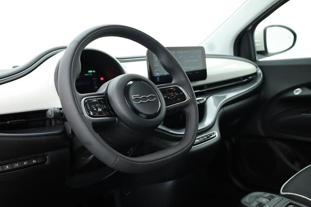 Fiat 500 42 kWh | Rijklaar! | Cruise Contr. | Keyless | Camera | Stoelverw. | Dodehoek | Apple CarPlay | PDC V+A