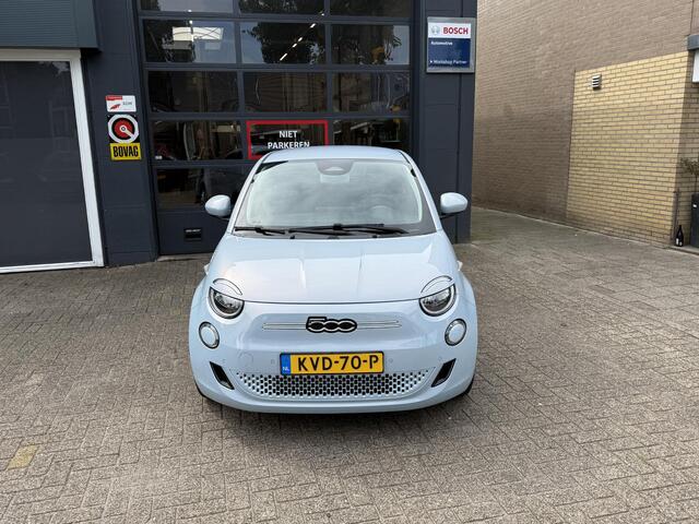 Fiat 500 Urban 42 kWh / Airco clima/ Apple carplay/ Cruise/ LED/ PDC/ Camera/ Stoelverw/ SOH 97.65%