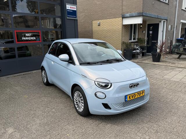 Fiat 500 Urban 42 kWh / Airco clima/ Apple carplay/ Cruise/ LED/ PDC/ Camera/ Stoelverw/ SOH 97.65%