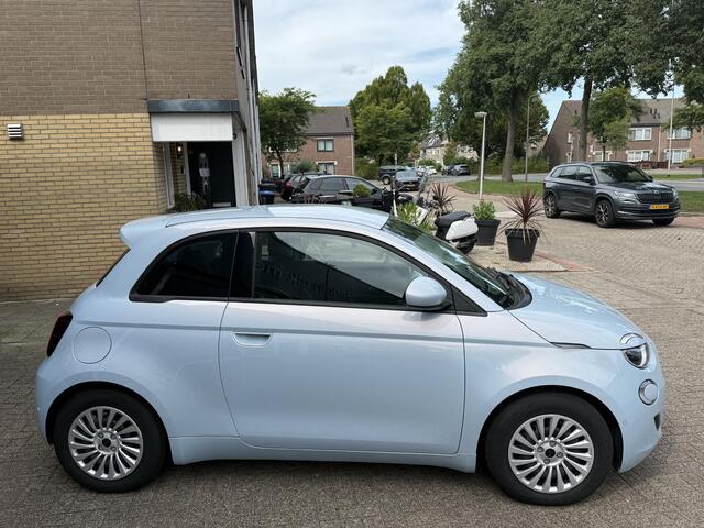 Fiat 500 Urban 42 kWh / Airco clima/ Apple carplay/ Cruise/ LED/ PDC/ Camera/ Stoelverw/ SOH 97.65%