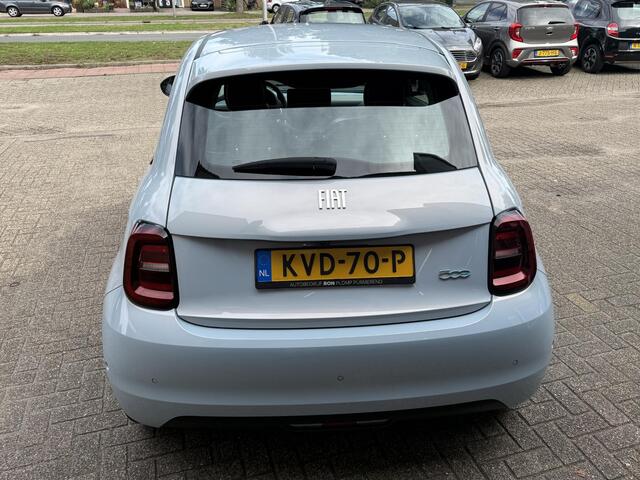 Fiat 500 Urban 42 kWh / Airco clima/ Apple carplay/ Cruise/ LED/ PDC/ Camera/ Stoelverw/ SOH 97.65%